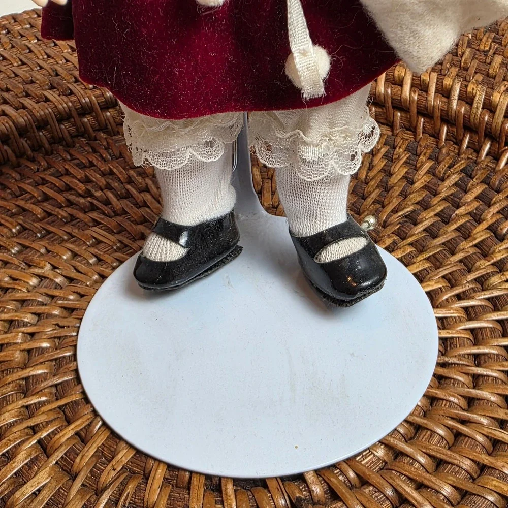 1990s Ashton-Drake Galleries Picture Perfect Baby 'Jennifer' Red Velvet‎ Bonnet